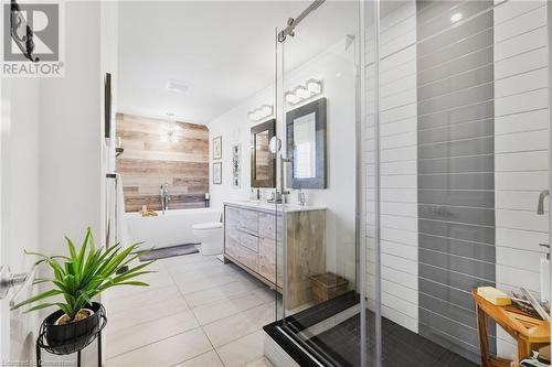 24 Benziger Lane, Hamilton, ON - Indoor Photo Showing Bathroom