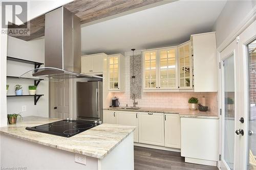 215 Rosslyn Avenue N, Hamilton, ON - Indoor Photo Showing Kitchen With Upgraded Kitchen