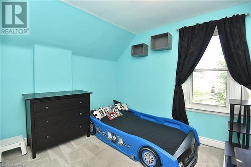 215 Rosslyn Avenue N, Hamilton, ON - Indoor Photo Showing Bedroom