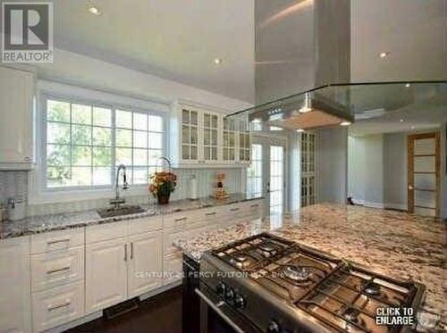 1215 Eleanor Avenue, Cambridge, ON - Indoor Photo Showing Kitchen With Upgraded Kitchen