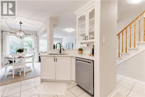 5647 Stella Lane, Burlington, ON - Indoor Photo Showing Kitchen