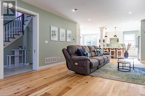 47 Mountain Avenue, Hamilton, ON - Indoor Photo Showing Living Room