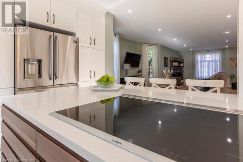 47 Mountain Avenue, Hamilton, ON - Indoor Photo Showing Kitchen With Upgraded Kitchen