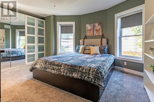 47 Mountain Avenue, Hamilton, ON - Indoor Photo Showing Bedroom