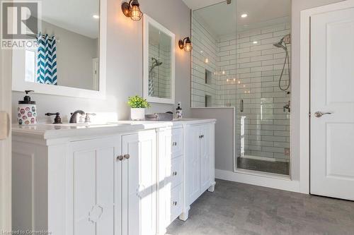 47 Mountain Avenue, Hamilton, ON - Indoor Photo Showing Bathroom