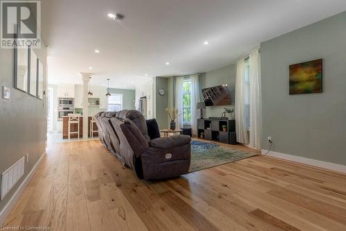 47 Mountain Avenue, Hamilton, ON - Indoor Photo Showing Living Room