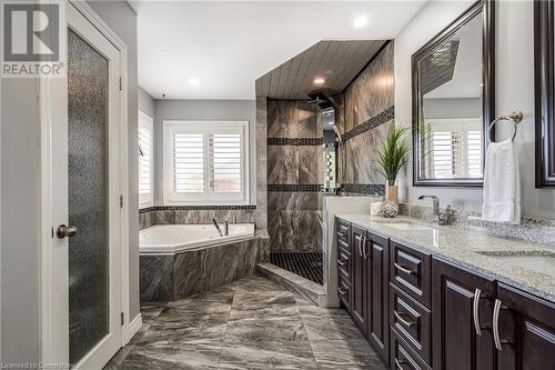 41 Kingsview Drive, Stoney Creek, ON - Indoor Photo Showing Bathroom