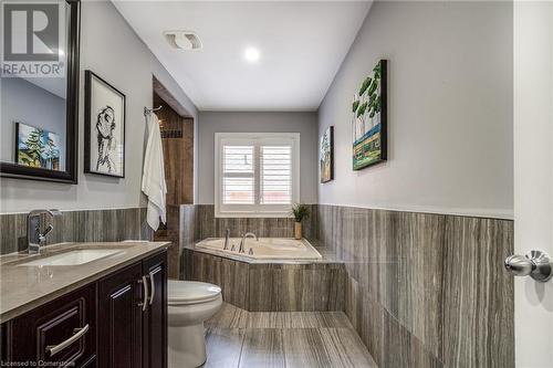 41 Kingsview Drive, Stoney Creek, ON - Indoor Photo Showing Bathroom