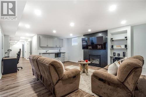 41 Kingsview Drive, Stoney Creek, ON - Indoor With Fireplace