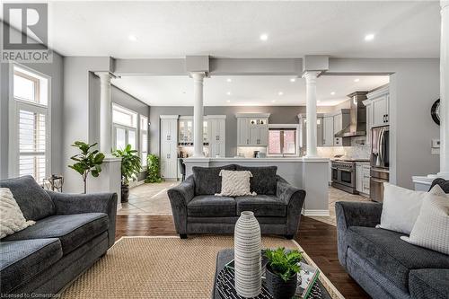 41 Kingsview Drive, Stoney Creek, ON - Indoor Photo Showing Living Room