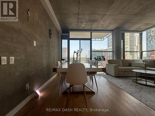 1304 - 25 Oxley Street, Toronto (Waterfront Communities), ON - Indoor Photo Showing Living Room