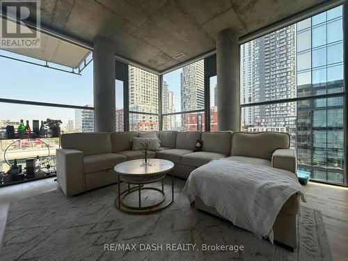 1304 - 25 Oxley Street, Toronto (Waterfront Communities), ON - Indoor Photo Showing Living Room