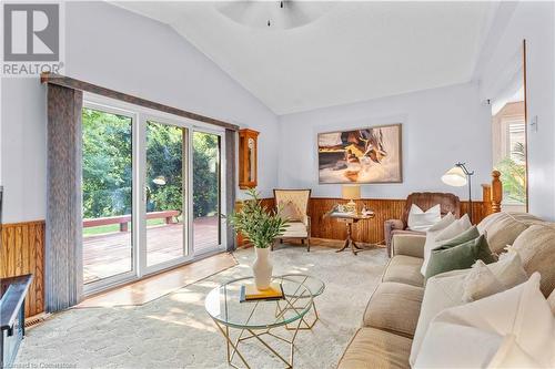 5417 Sheldon Park Drive, Burlington, ON - Indoor Photo Showing Living Room