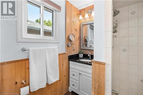 5417 Sheldon Park Drive, Burlington, ON - Indoor Photo Showing Bathroom