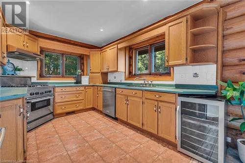 8281 Chippewa Road E, Hamilton, ON - Indoor Photo Showing Kitchen