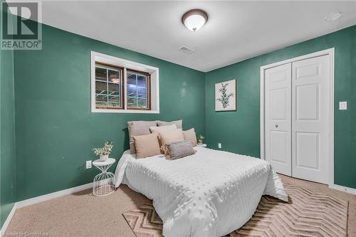 8281 Chippewa Road E, Hamilton, ON - Indoor Photo Showing Bedroom