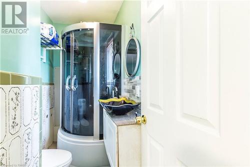 404 Queenston Road, Hamilton, ON - Indoor Photo Showing Bathroom