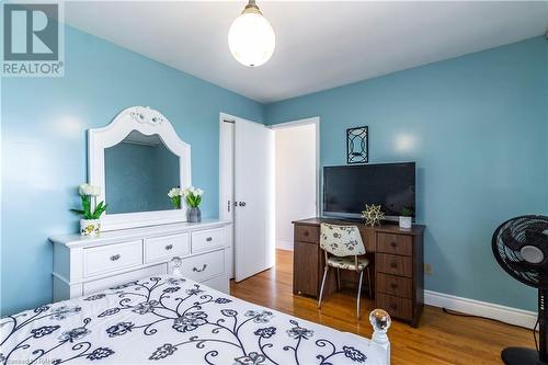 404 Queenston Road, Hamilton, ON - Indoor Photo Showing Bedroom