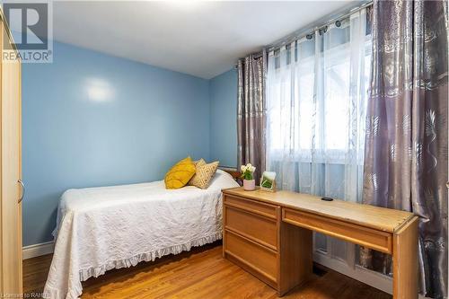 404 Queenston Road, Hamilton, ON - Indoor Photo Showing Bedroom