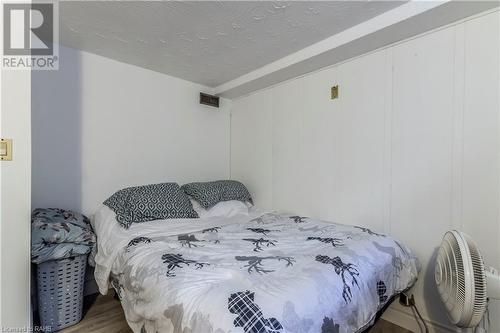 404 Queenston Road, Hamilton, ON - Indoor Photo Showing Bedroom