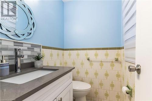 404 Queenston Road, Hamilton, ON - Indoor Photo Showing Bathroom