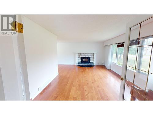 1324 Moffat Avenue, Quesnel, BC - Indoor Photo Showing Living Room With Fireplace