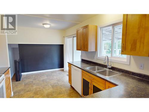 1324 Moffat Avenue, Quesnel, BC - Indoor Photo Showing Kitchen With Double Sink