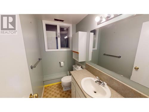 1324 Moffat Avenue, Quesnel, BC - Indoor Photo Showing Bathroom