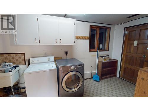 1324 Moffat Avenue, Quesnel, BC - Indoor Photo Showing Laundry Room