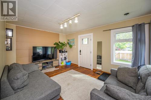 295 Carney Street, Prince George, BC - Indoor Photo Showing Living Room