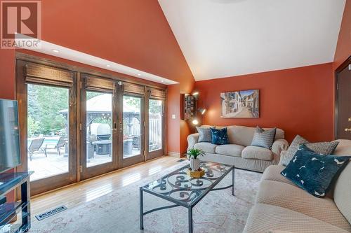 676 King Road, Burlington, ON - Indoor Photo Showing Living Room