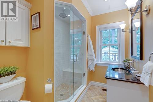 676 King Road, Burlington, ON - Indoor Photo Showing Bathroom