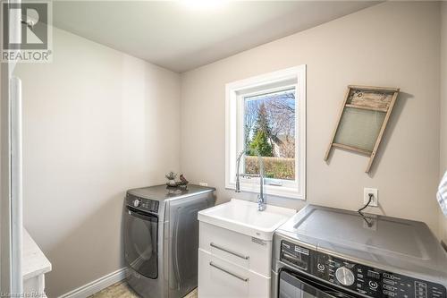 5 Pine Street, Niagara-On-The-Lake, ON - Indoor Photo Showing Laundry Room