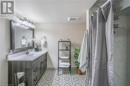 5 Pine Street, Niagara-On-The-Lake, ON - Indoor Photo Showing Bathroom