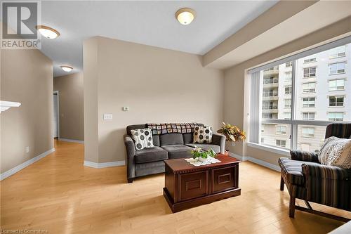 2000 Creekside Drive Unit# 305, Dundas, ON - Indoor Photo Showing Living Room