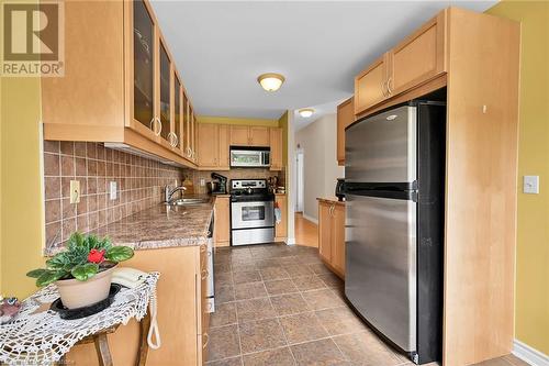 2000 Creekside Drive Unit# 305, Dundas, ON - Indoor Photo Showing Kitchen