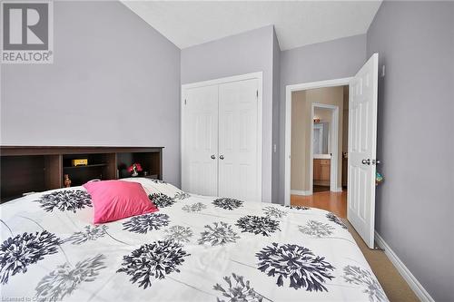 2000 Creekside Drive Unit# 305, Dundas, ON - Indoor Photo Showing Bedroom