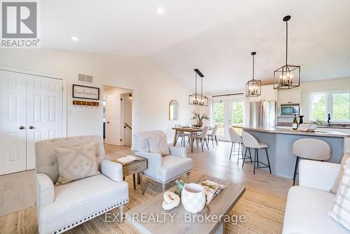 138 Johnston Court, Alnwick/Haldimand (Grafton), ON - Indoor Photo Showing Living Room