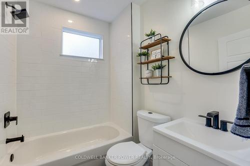 56 Fairview Avenue, London, ON - Indoor Photo Showing Bathroom