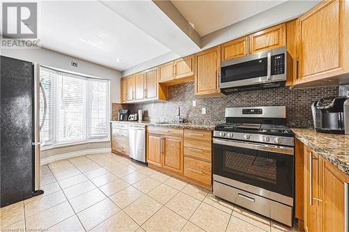 412 Melanie Crescent, Ancaster, ON - Indoor Photo Showing Kitchen