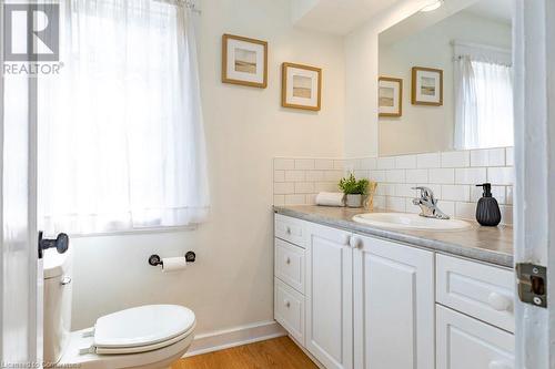 49 Rutherford Avenue, Hamilton, ON - Indoor Photo Showing Bathroom