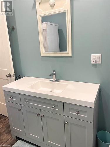 Vanity with lots of room. - 322 Oxford Avenue, Crystal Beach, ON - Indoor Photo Showing Bathroom