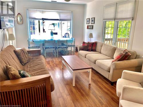 Living and Dining. - 322 Oxford Avenue, Crystal Beach, ON - Indoor Photo Showing Living Room