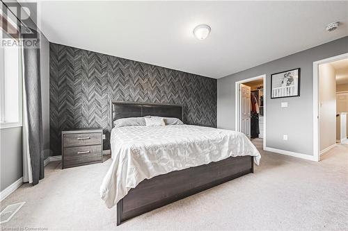 208 Lormont Boulevard, Stoney Creek, ON - Indoor Photo Showing Bedroom