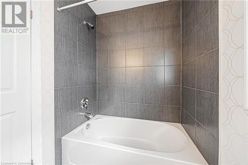 208 Lormont Boulevard, Stoney Creek, ON - Indoor Photo Showing Bathroom