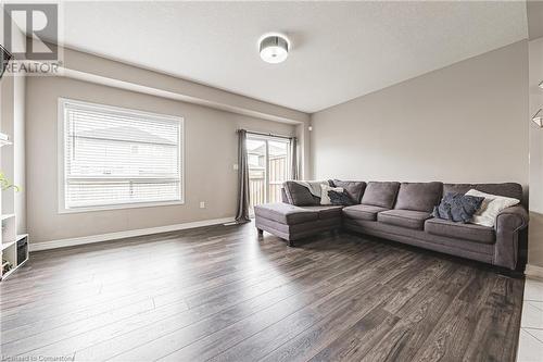 208 Lormont Boulevard, Stoney Creek, ON - Indoor Photo Showing Living Room