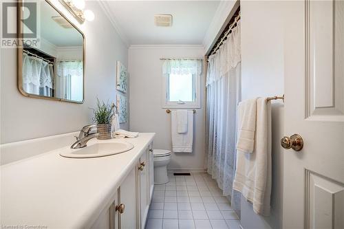 6 Wade Road, Ancaster, ON - Indoor Photo Showing Bathroom