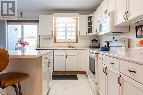 13 Marks Crescent, St. Catharines, ON - Indoor Photo Showing Kitchen