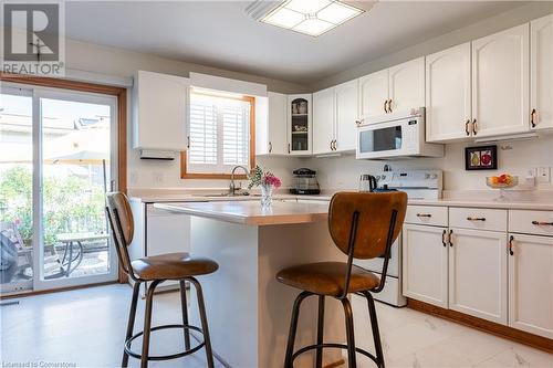 13 Marks Crescent, St. Catharines, ON - Indoor Photo Showing Kitchen