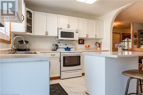 13 Marks Crescent, St. Catharines, ON - Indoor Photo Showing Kitchen